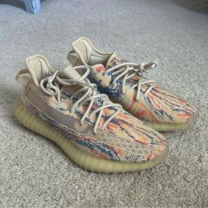Brand new yeezys, never worn! perfect condition!